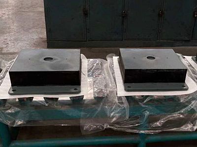 相對于普通橡膠支座,鉛芯隔震橡膠支座的優點